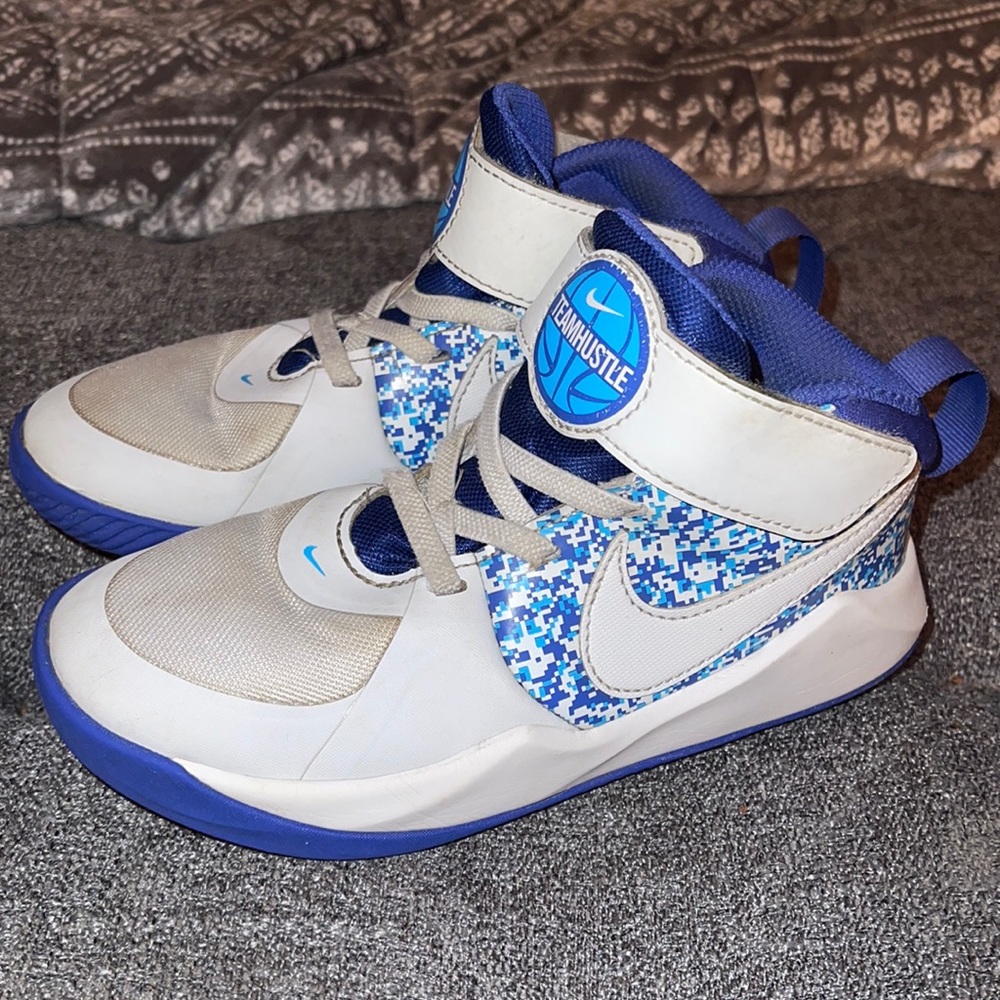 Nike Kids Hustle Basketball Shoes sz 12C